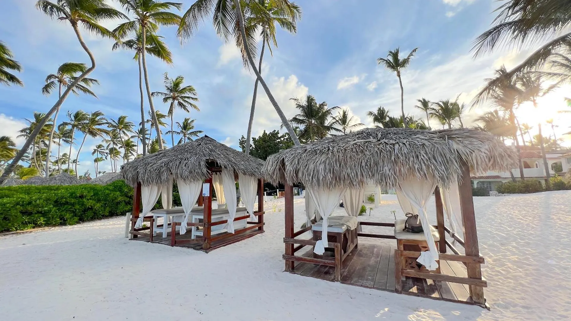 Vacation Suites With Rooftop Pool, Beach Club, Spa, Restaurants - Playa Los Corales Punta Cana Dominikanische Republik