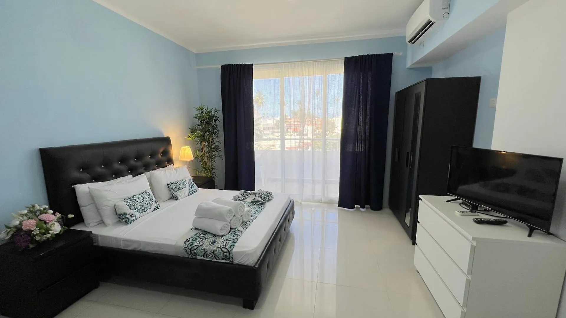 Hotel Vacation Suites With Rooftop Pool, Beach Club, Spa, Restaurants - Playa Los Corales Punta Cana