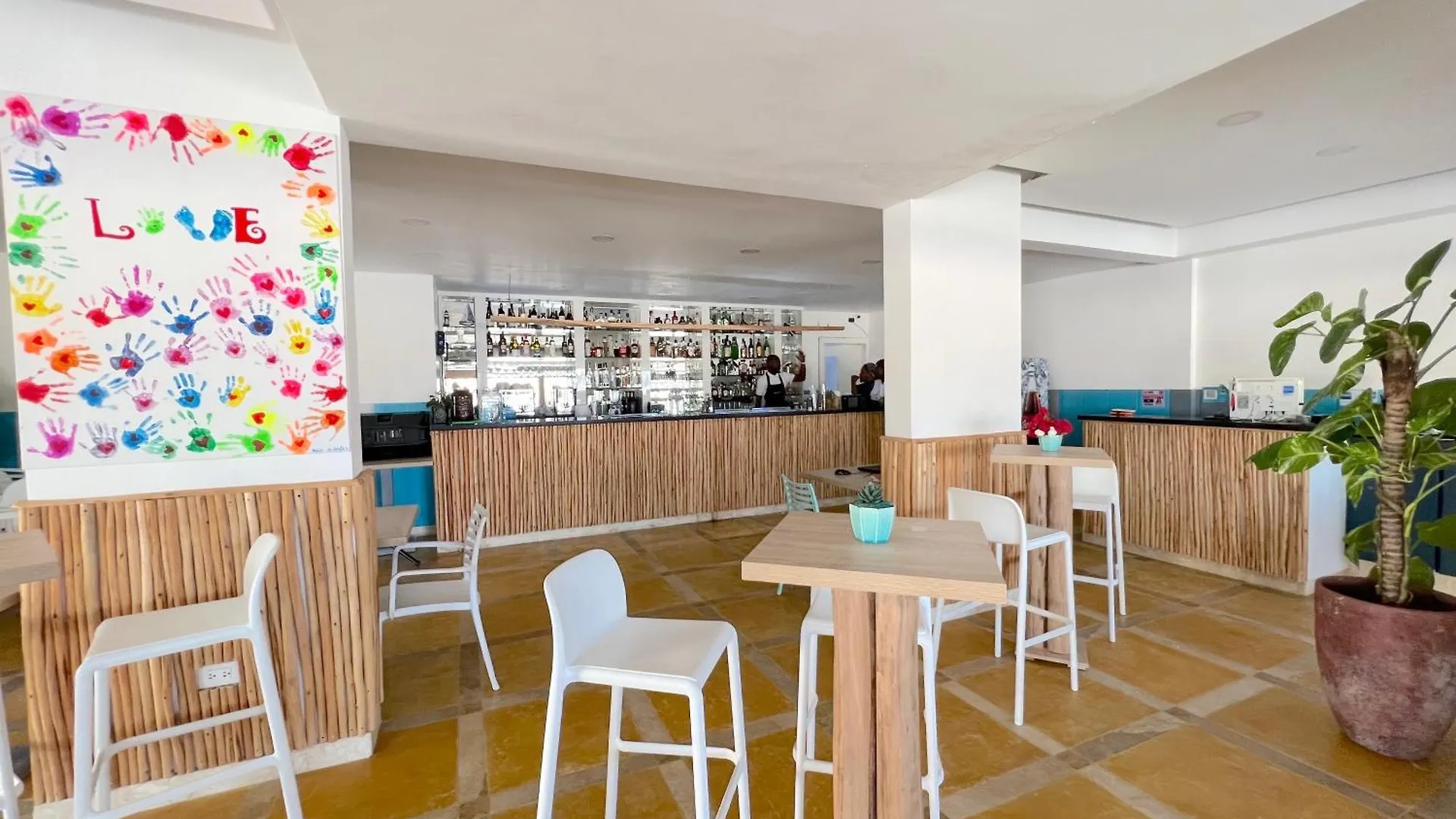 Vacation Suites With Rooftop Pool, Beach Club, Spa, Restaurants - Playa Los Corales Punta Cana 5*,