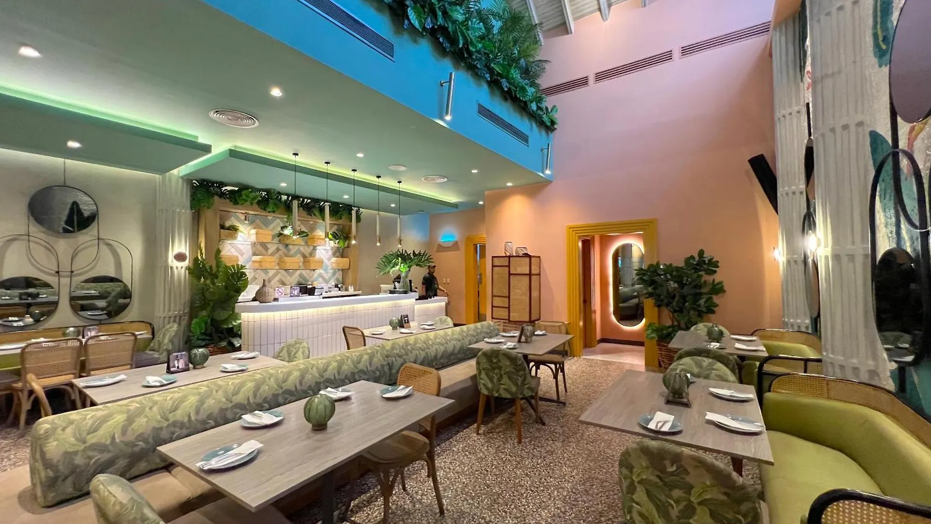 Vacation Suites With Rooftop Pool, Beach Club, Spa, Restaurants - Playa Los Corales Punta Cana Hotel