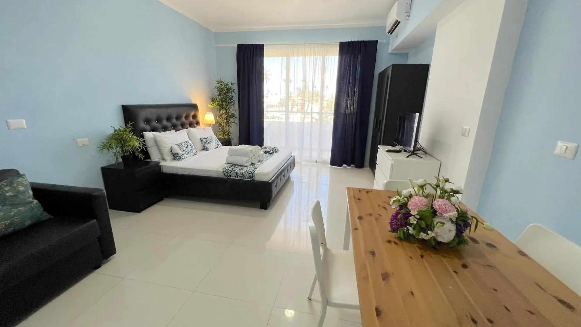 Vacation Suites With Rooftop Pool, Beach Club, Spa, Restaurants - Playa Los Corales Punta Cana 5*,  República Dominicana